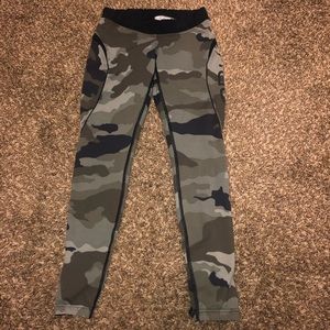 BETTER BODIES CAMO LEGGING